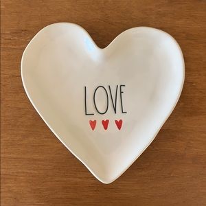 NWT Rae Dunn LOVE heart shaped plate ❤️